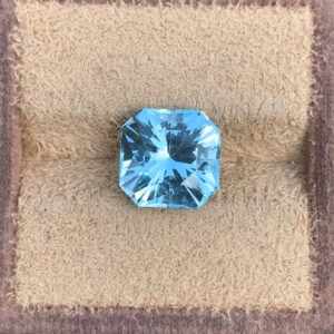 Flawless 4.71 CT Excellent Precision Cut Natural Blue Aquamarine Gemstone from Madagascar.