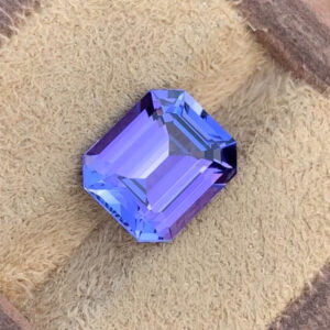 Flawless 6.30 CT Excellent Emerald Cut Violet Blue Tanzanite from Tanzania.